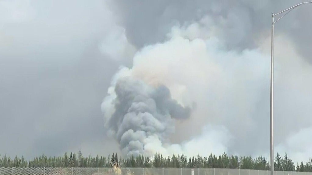 Part of Krome Avenue closed in west Miami-Dade as two wildfires continue to rage in region — CBS Miami, Pembroke Pines Community news