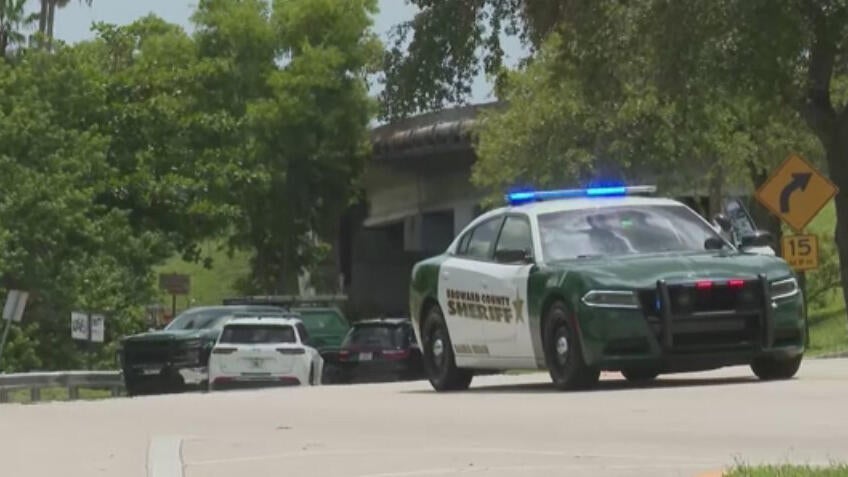 Broward detectives investigating after body found floating in Dania Beach canal — CBS Miami, Pembroke Pines Community news