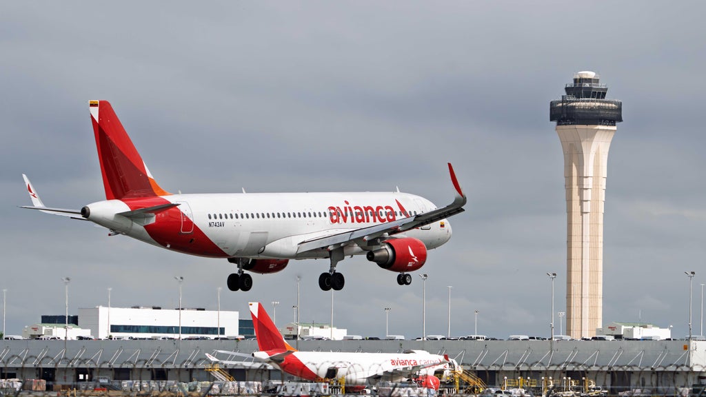 Eight injured during severe turbulence that forced New York City-bound flight to divert to MIA, officials say — CBS Miami, Pembroke Pines Health news