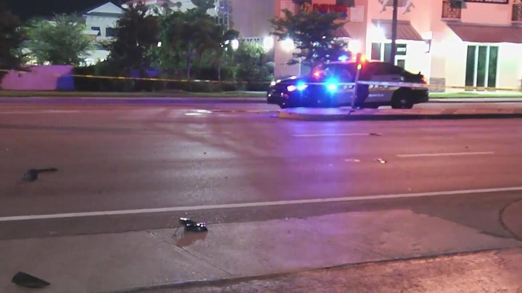 Lauderhill police search for driver after hit-and-run injures man — CBS Miami, Pembroke Pines Community news