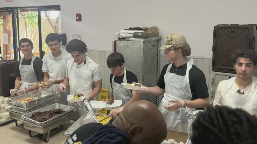 Nonprofit created by South Florida high school students goes far beyond helping those in need — CBS Miami, Pembroke Pines Schools news
