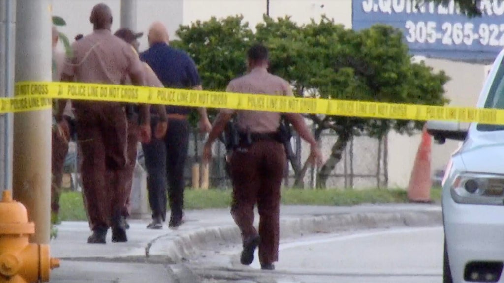Driver found with gunshot wound after Northwest Miami-Dade crash, deputies say — CBS Miami, Pembroke Pines Community news