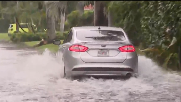 Heavy rain leaves flooded streets, hazardous driving conditions in Broward County — CBS Miami, Pembroke Pines Community news
