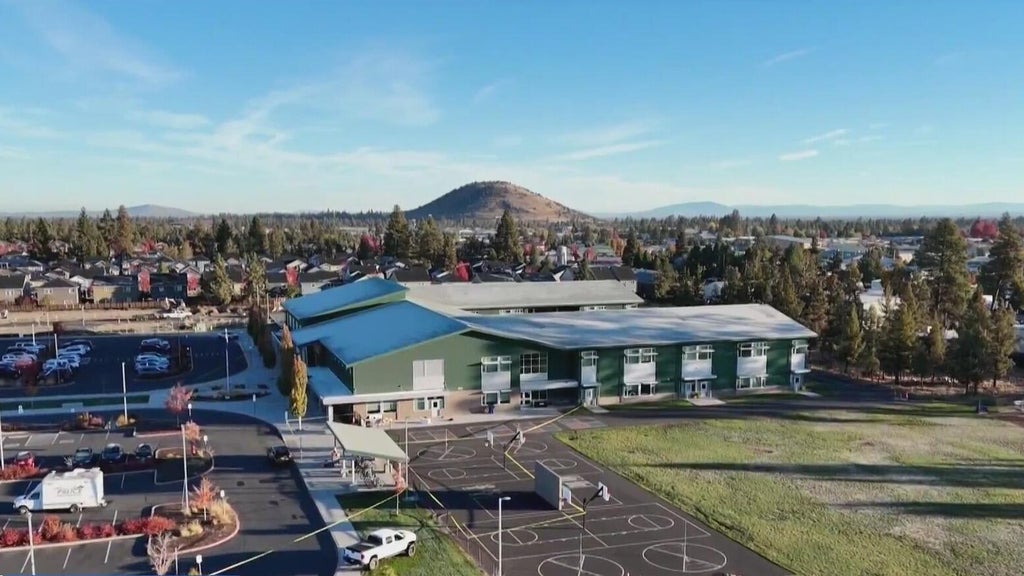 Memorial grows after school shooting in Bend, Oregon — CBS Miami, Pembroke Pines Schools news