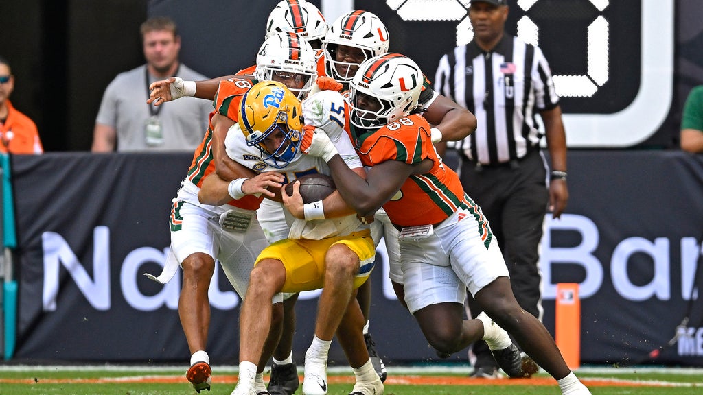 Malachi Toney's record-setting day powers No. 1 Miami past Pitt 52-23 — CBS Miami, Pembroke Pines Technology news