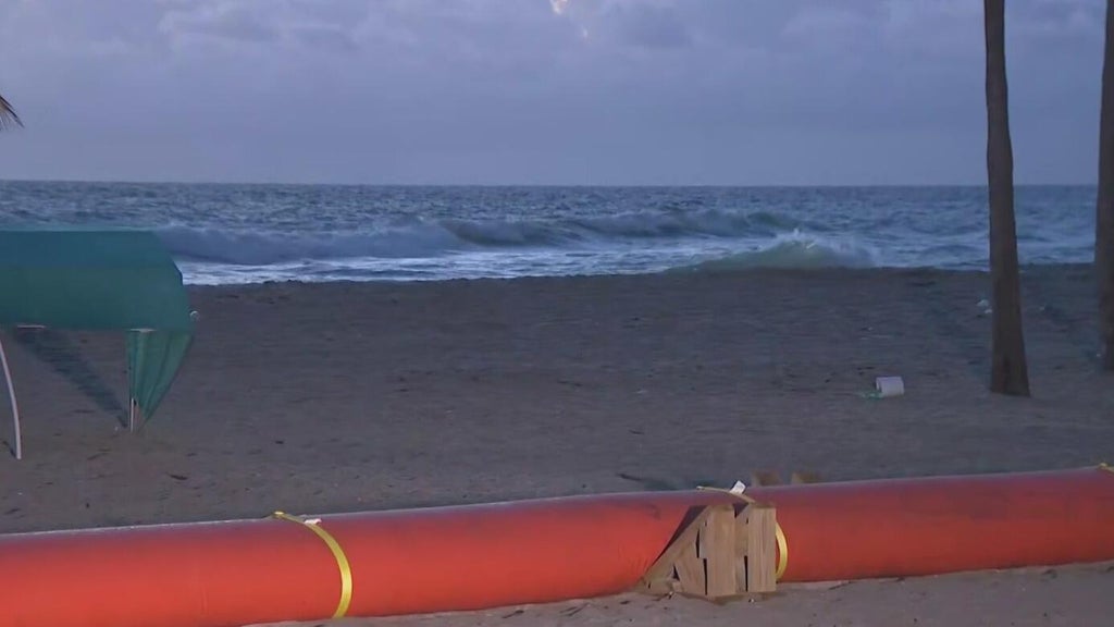 King tides disrupt beachgoers, businesses in Hollywood Beach — CBS Miami, Pembroke Pines Dining news
