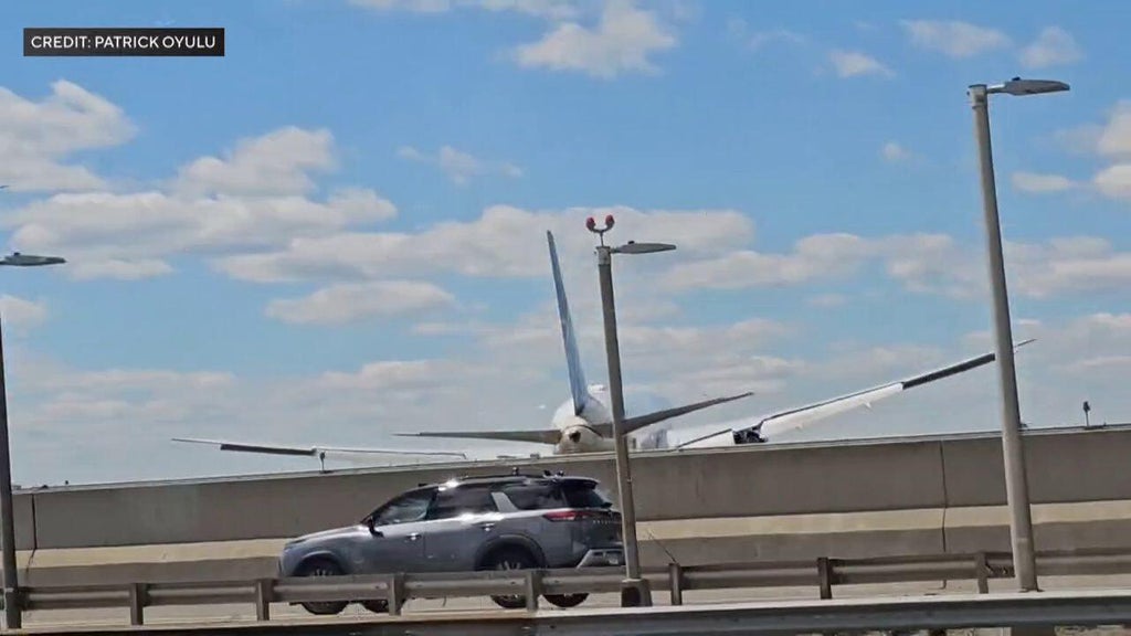 Video shows United flight strike truck on New Jersey Turnpike before landing at Newark Liberty Airport — CBS Miami, Pembroke Pines Technology news