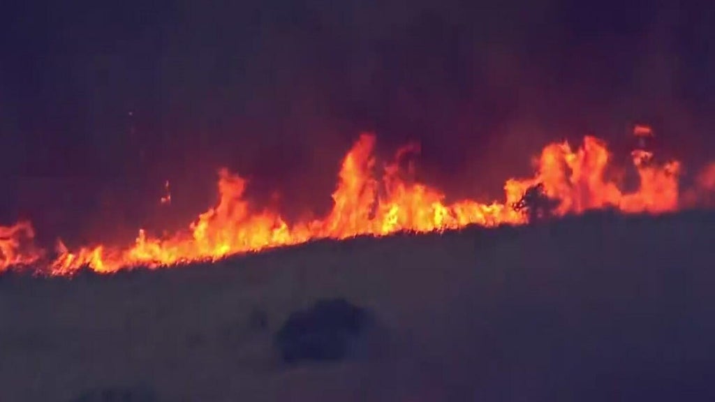 Third wildfire reported burning near Everglades as officials fight 2 other wildfires — CBS Miami, Pembroke Pines Community news