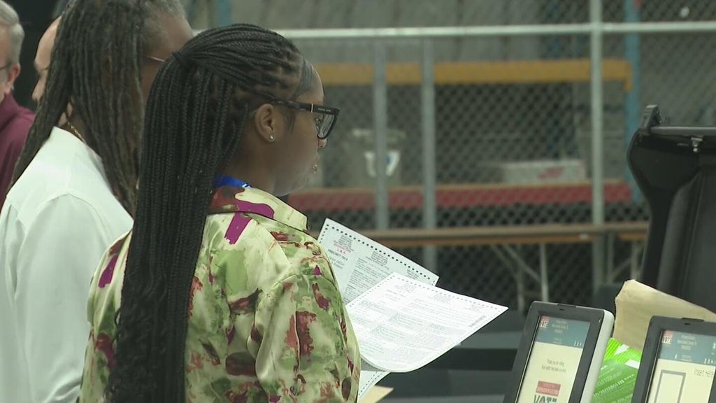 Early voting officially underway in Miami-Dade ahead of August 18 primary — CBS Miami, Pembroke Pines Community news