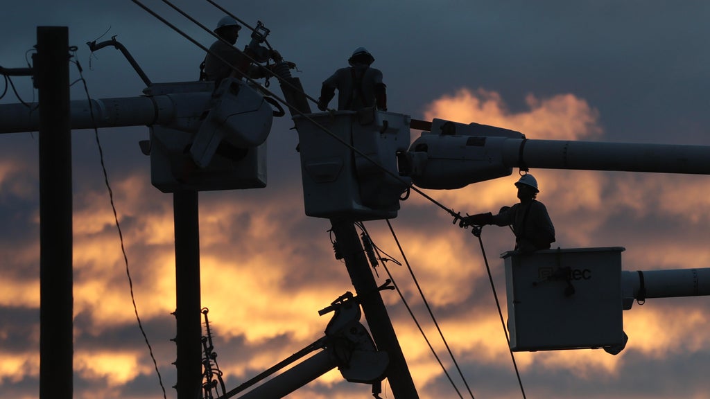 Nearly 54,000 homes, businesses still without power in Florida's Panhandle four days after Isaias left 6 dead — CBS Miami, Pembroke Pines Health news