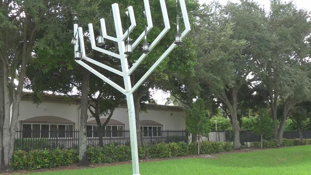 California man accused of ramming a shopping cart into menorah outside Broward synagogue, police say — CBS Miami, Pembroke Pines Health news