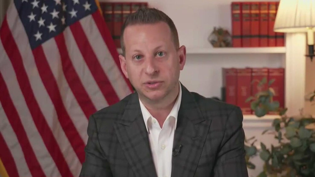 Congressman Jared Moskowitz said a man was arrested in Boca Raton for threatening his life — CBS Miami, Pembroke Pines Community news
