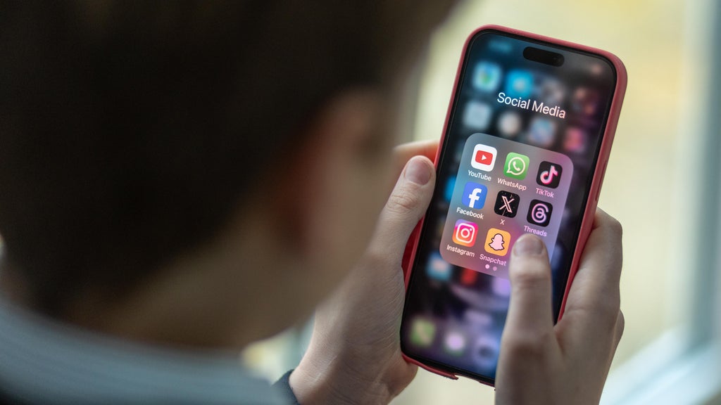 How can social media clipping be used to influence the midterm elections? — CBS Miami, Pembroke Pines Community news