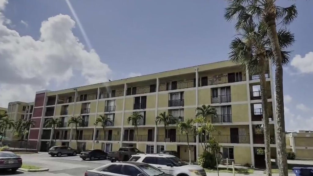 Elderly condo residents in Fontainebleau area says they continue to be stranded by broken elevators — CBS Miami, Pembroke Pines Real Estate news