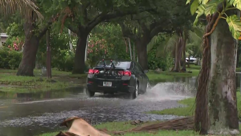 Storms tear through Miami Gardens home as streets flood in South Florida — CBS Miami, Pembroke Pines Community news