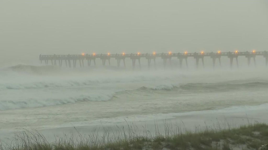 Florida's panhandle braces for Hurricane Isaias as it prepares to make landfall — CBS Miami, Pembroke Pines Community news