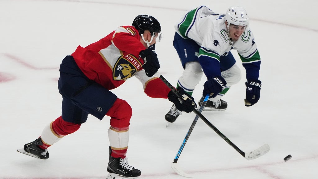 Brady Tkachuk's overtime goal completes second straight natural hat trick in Panthers' 3-2 win — CBS Miami, Pembroke Pines Sports news