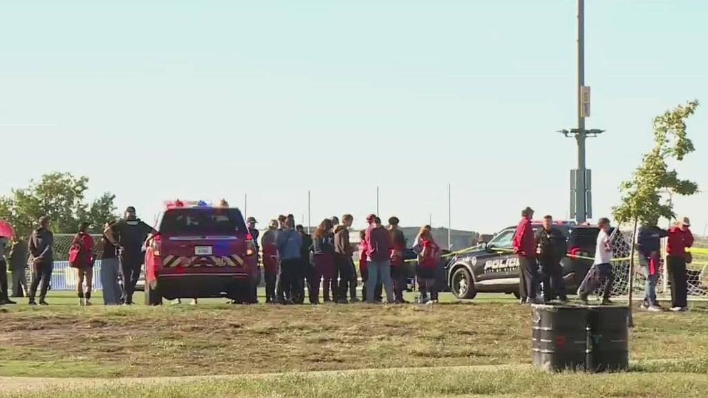 At least 2 killed, several injured after car drives onto Kansas soccer field — CBS Miami, Pembroke Pines Sports news