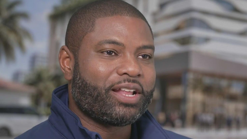 Byron Donalds sits down with CBS Miami's Jim DeFede while on the campaign trial in South Florida — CBS Miami, Pembroke Pines Community news