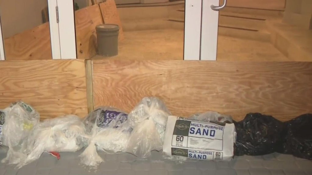 South Florida king tides have businesses preparing for more flooding Monday — CBS Miami, Pembroke Pines Business news