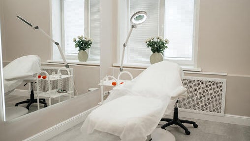 Homeless man arrested after breaking into South Florida plastic surgery clinic, stealing food and breast implant — CBS Miami, Pembroke Pines Real Estate news