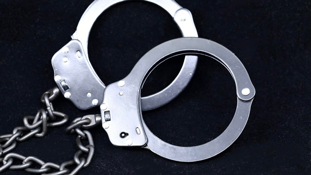 Miami-Dade man arrested after pistol-whipping child playing "ding dong ditch," report says — Pembroke Pines Health news