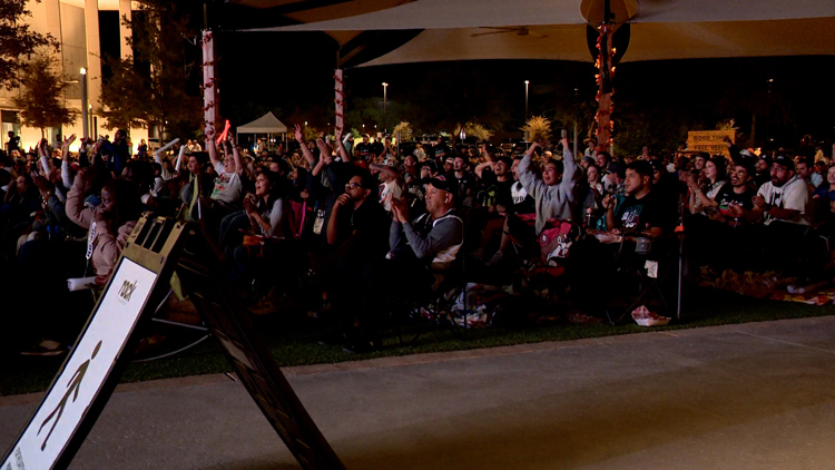“Go Spurs Go” | Spurs fans gather at The Rock at La Cantera for season opener watch party — KENS 5 (San Antonio), Pembroke Pines Sports news