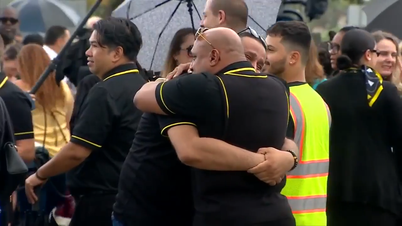 Former Spirit Airlines employees gather in solidarity in front of now defunct headquarters in Dania Beach — WSVN 7 Broward