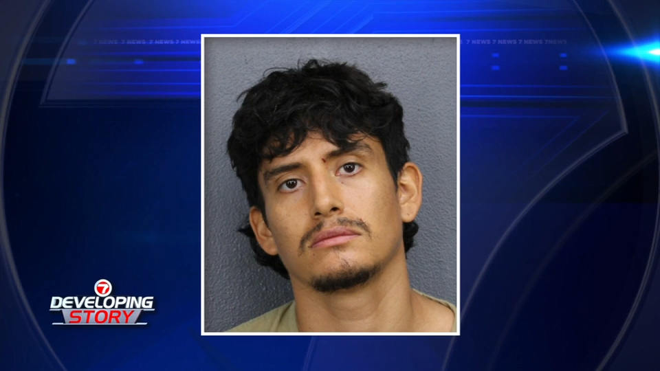 Man arrested after being accused of fatally stabbing his mother in Tamarac — WSVN 7 Broward, Pembroke Pines Community news