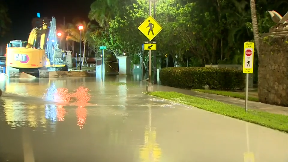 Crews investigate water leak along Las Olas Blvd at Coral Way; no reported service outage — WSVN 7 Broward, Pembroke Pines Community news